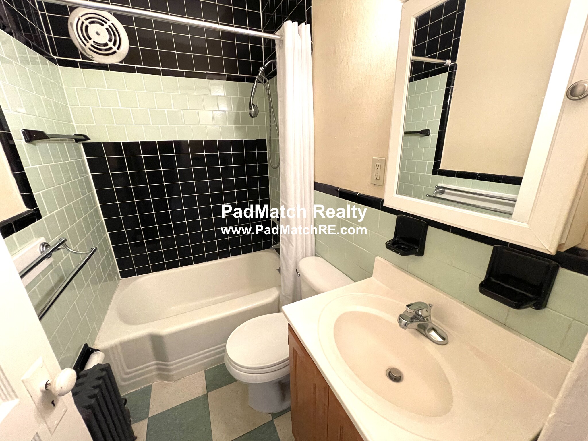 109 Saint Paul St, Longwood