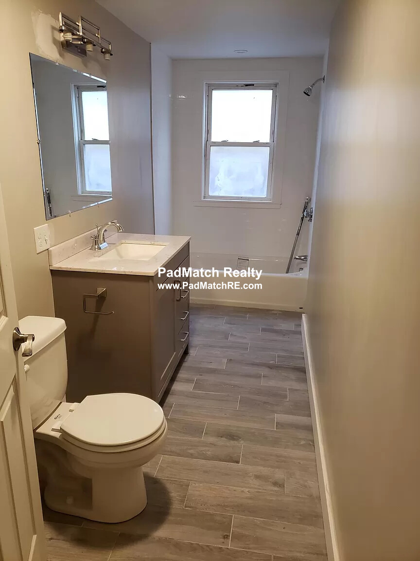 2 bed, 1 bath apartment for rent at 13 Cherry St Unit 2, Salem — photo 4 of 4