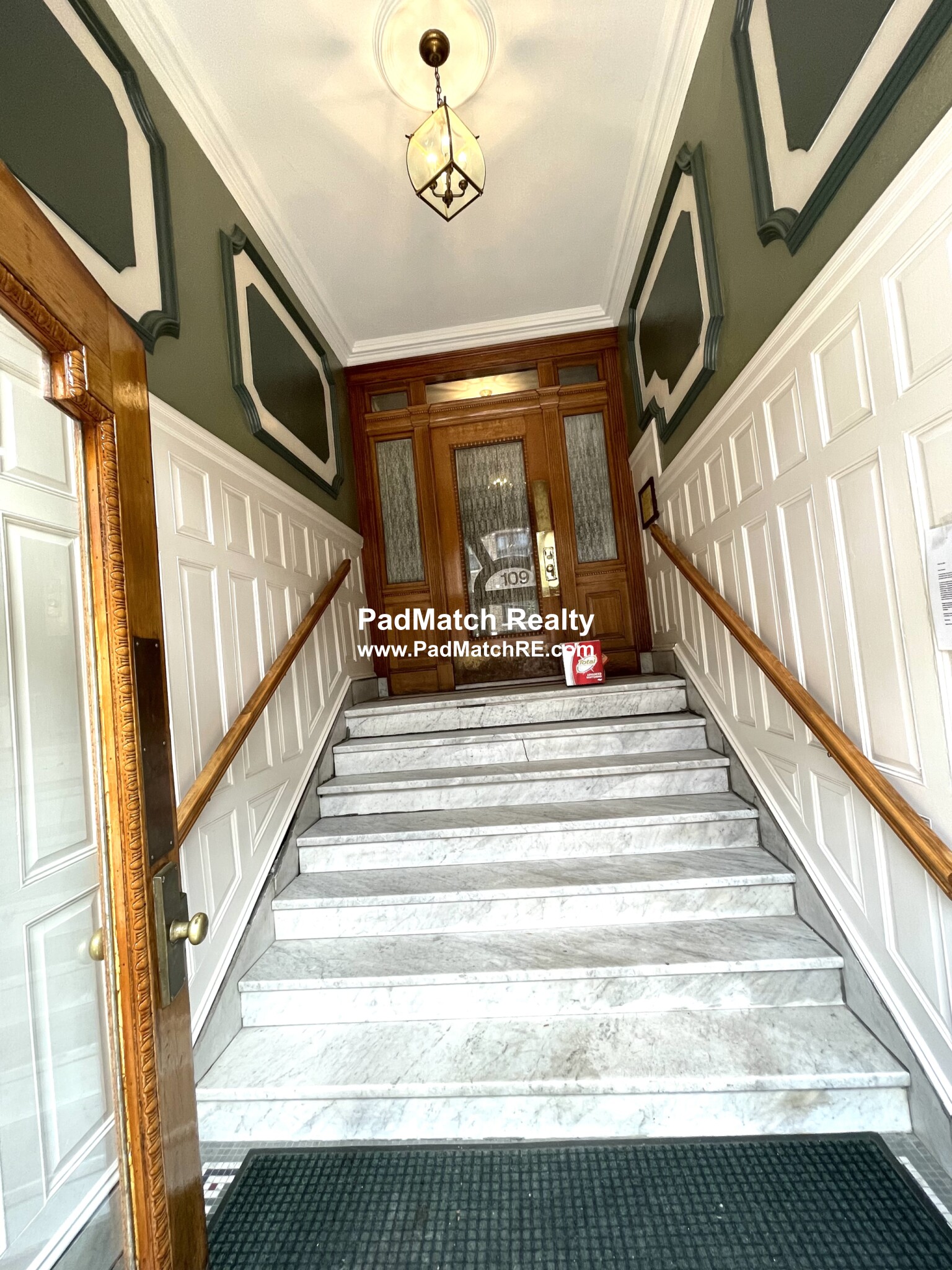 109 Saint Paul St, Longwood