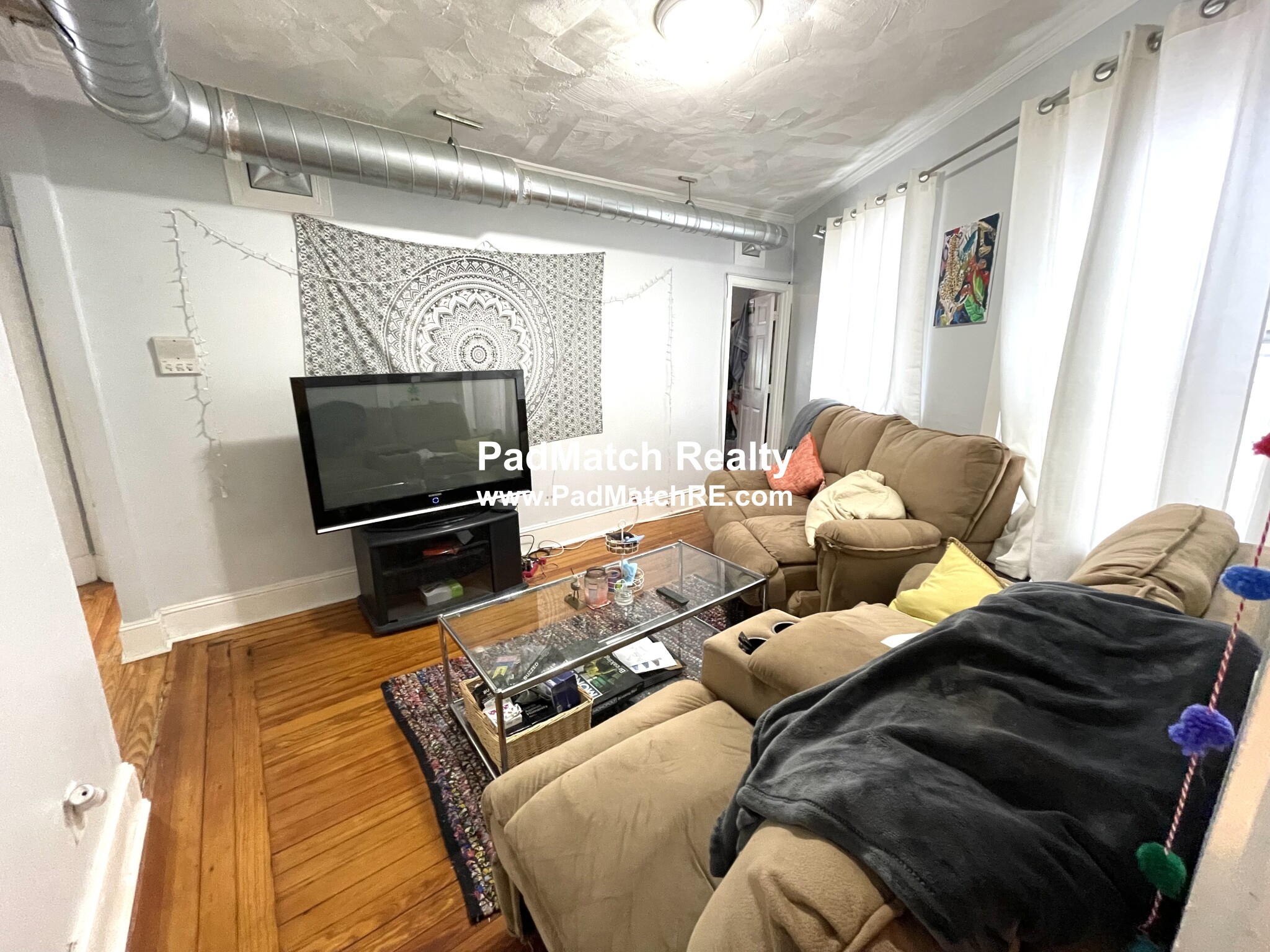 4 bed, 1 bath apartment for rent at 858 Huntington Ave Unit 3, Mission Hill — photo 3 of 18