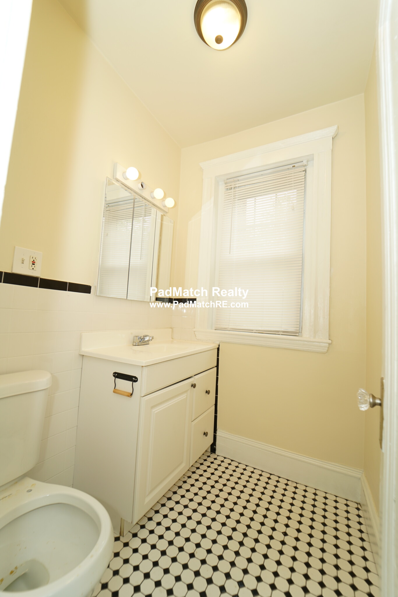 724 Washington St, Washington Square