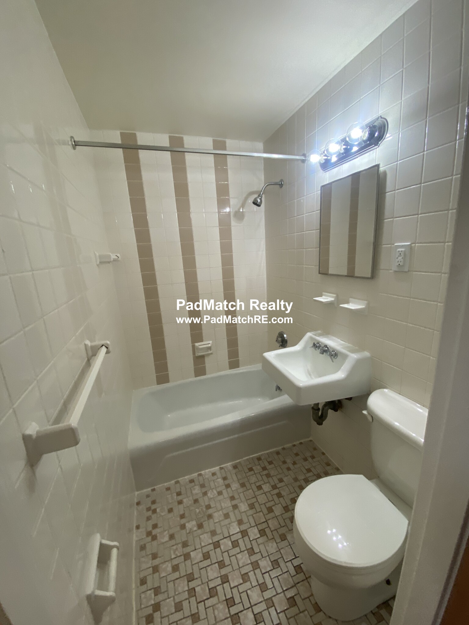 160 North Beacon St, Brighton