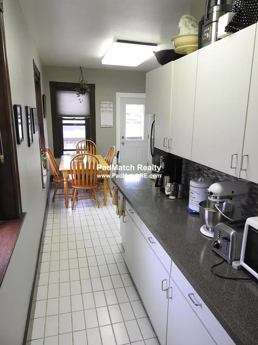 2 bed, 1 bath apartment for rent at 36 Orkney Rd Unit 6, Brighton — photo 2 of 11