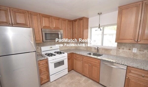 2 bed, 1 bath apartment for rent at 23 Oxford Cir, Belmont — photo 16 of 19