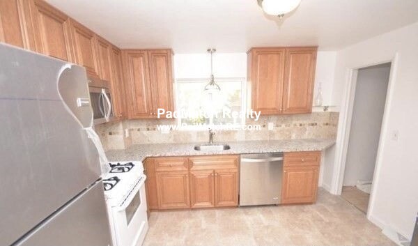 2 bed, 1 bath apartment for rent at 23 Oxford Cir, Belmont — photo 17 of 19