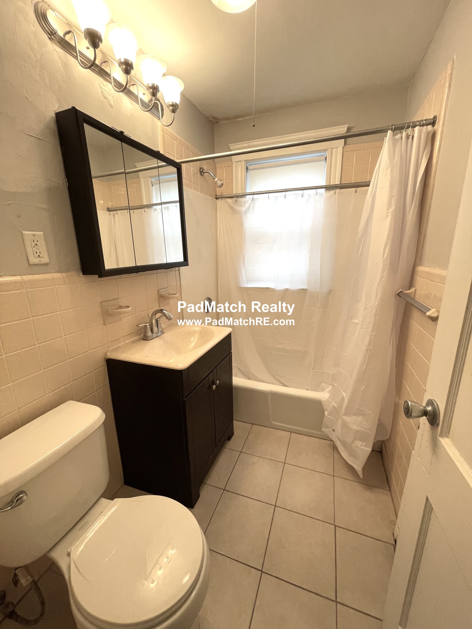 Photo 16 of 136 Arlington St. Unit 1
