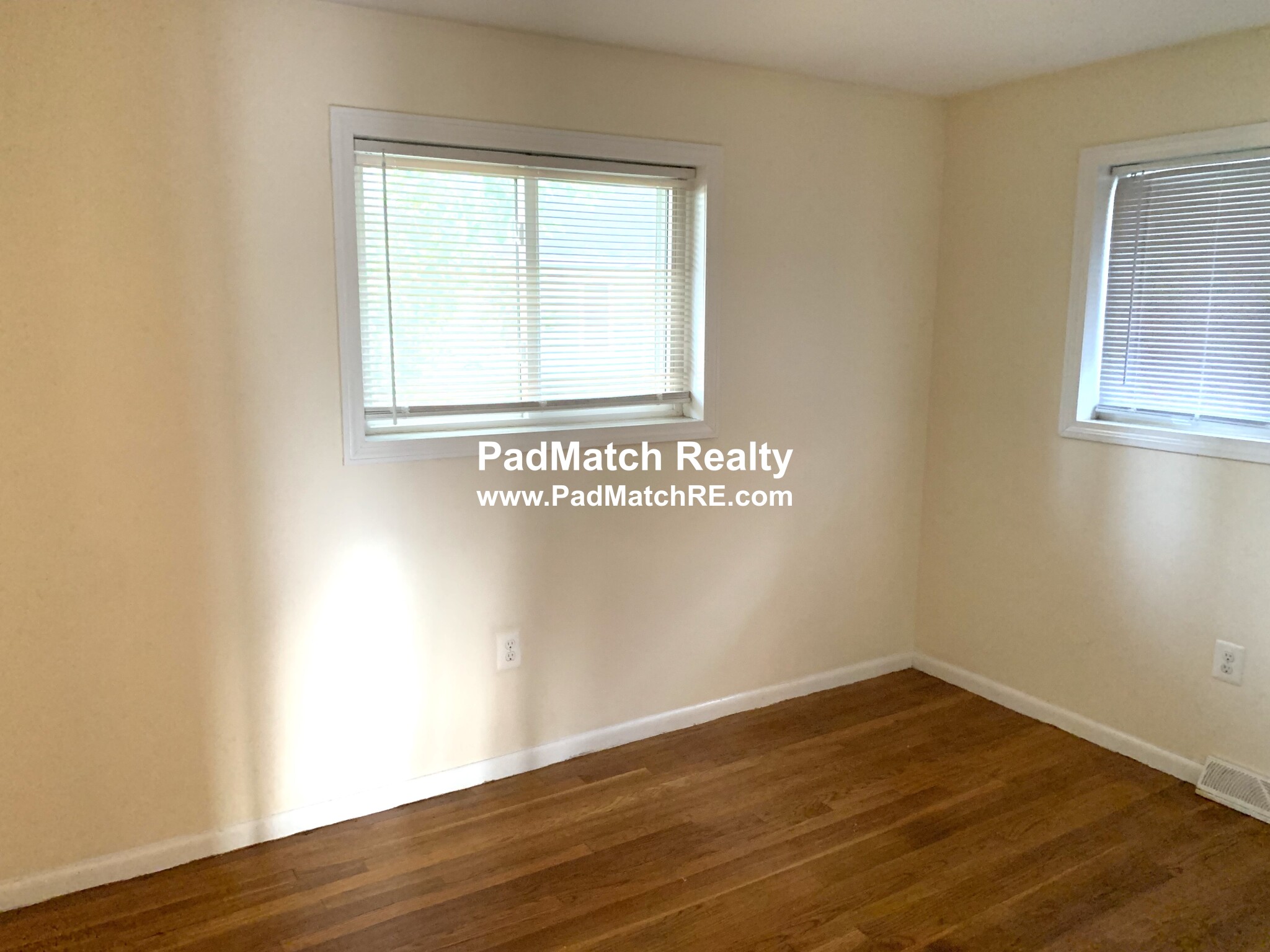 2 bed, 1 bath apartment for rent at 23 Oxford Cir, Belmont — photo 4 of 19