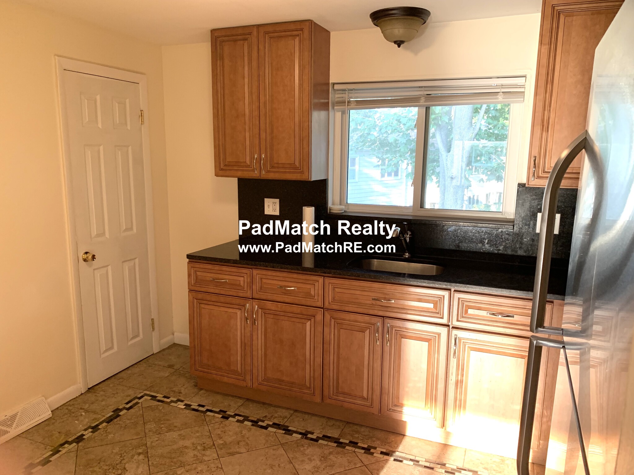 2 bed, 1 bath apartment for rent at 23 Oxford Cir, Belmont — photo 5 of 19