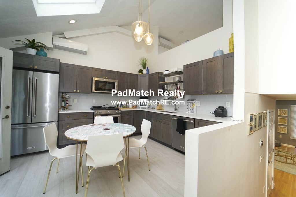 3 bed, 2.5 bath apartment for rent at 52 Newton St Unit TOWNHOUSE, Brighton — photo 7 of 21