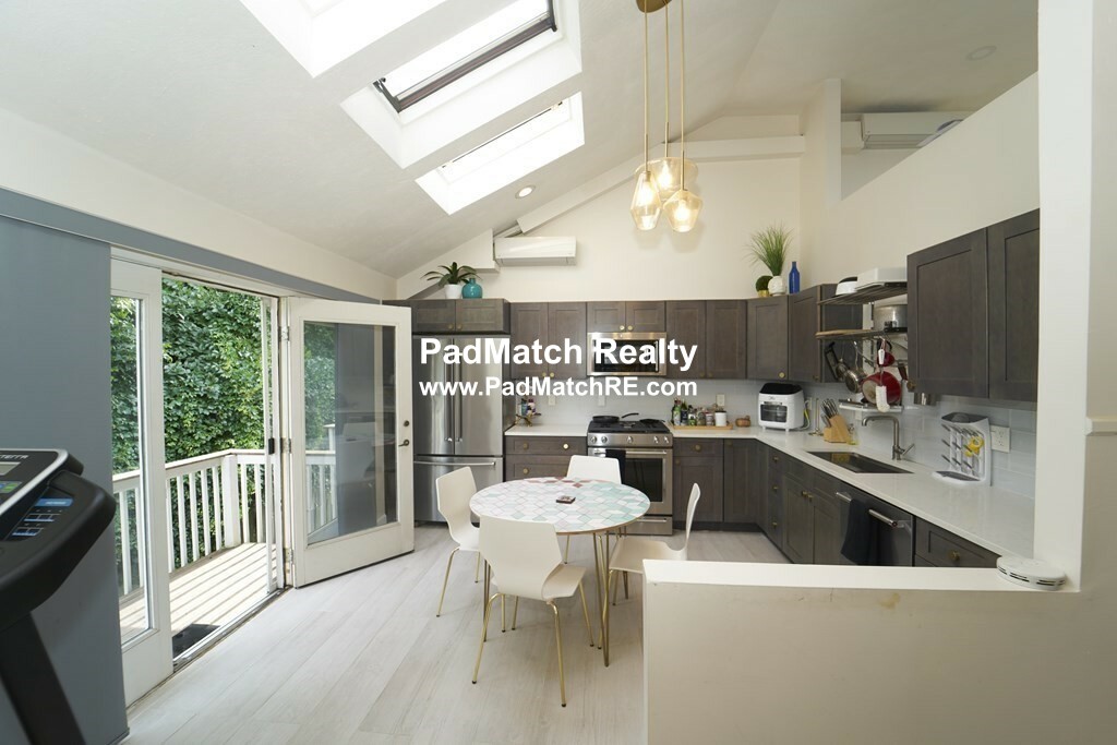 3 bed, 2.5 bath apartment for rent at 52 Newton St Unit TOWNHOUSE, Brighton — photo 8 of 21