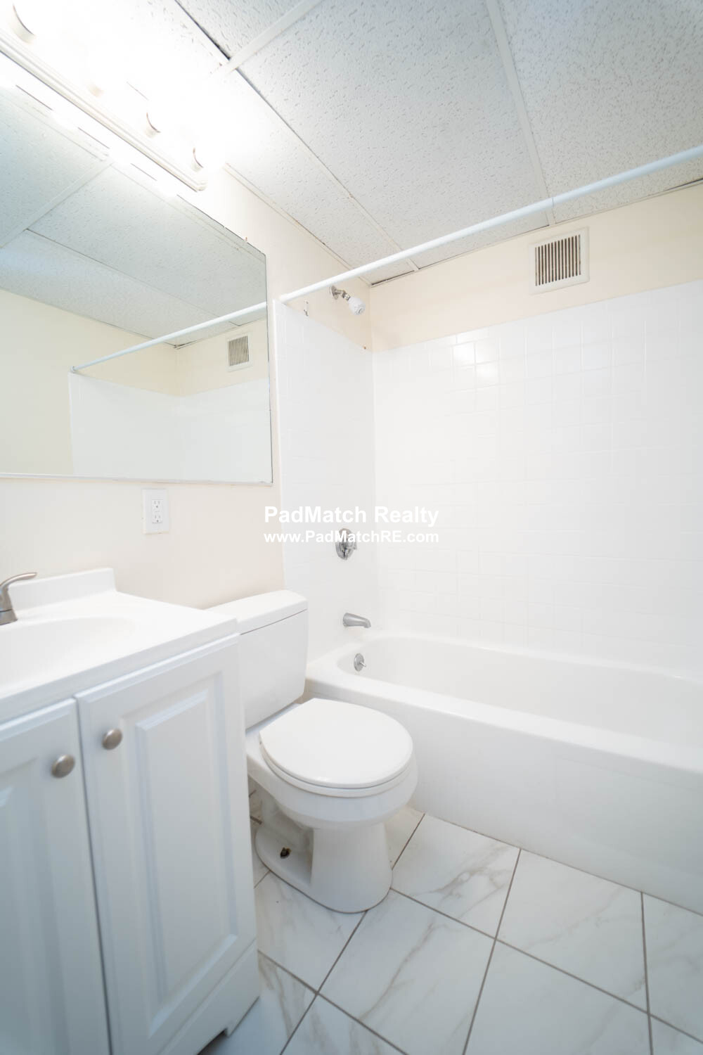 Photo 7 of 437 Cambridge St. Unit 4