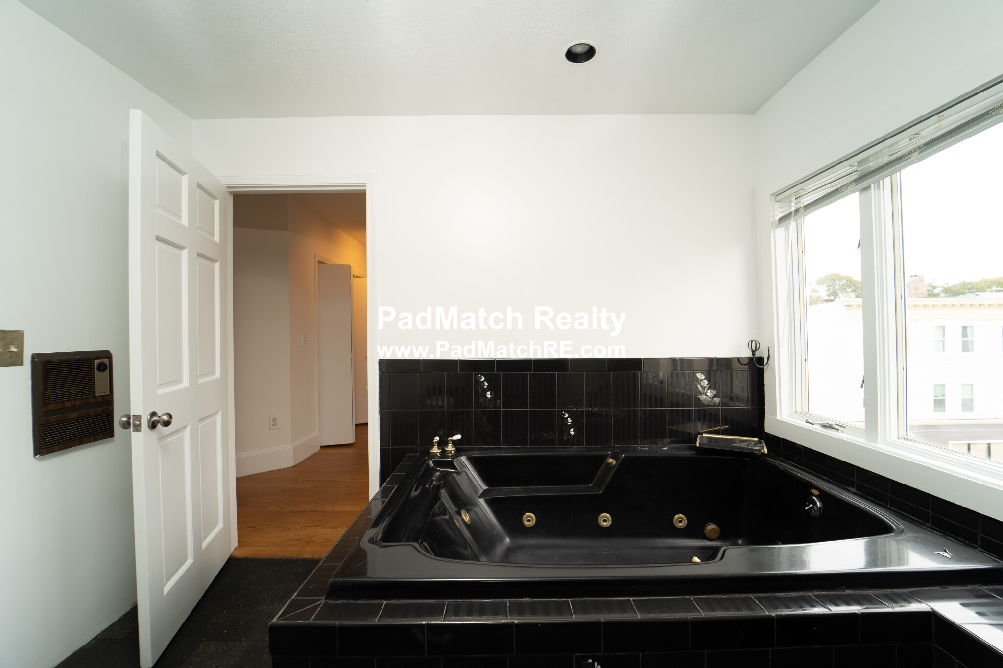 6 Bowdoin Park, Dorchester