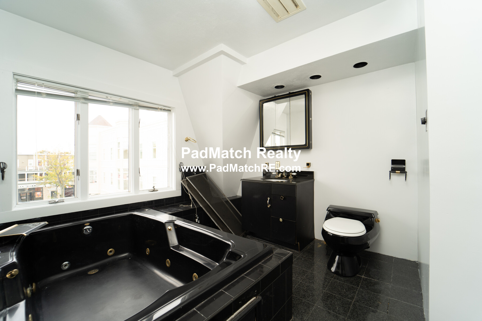 6 Bowdoin Park, Dorchester