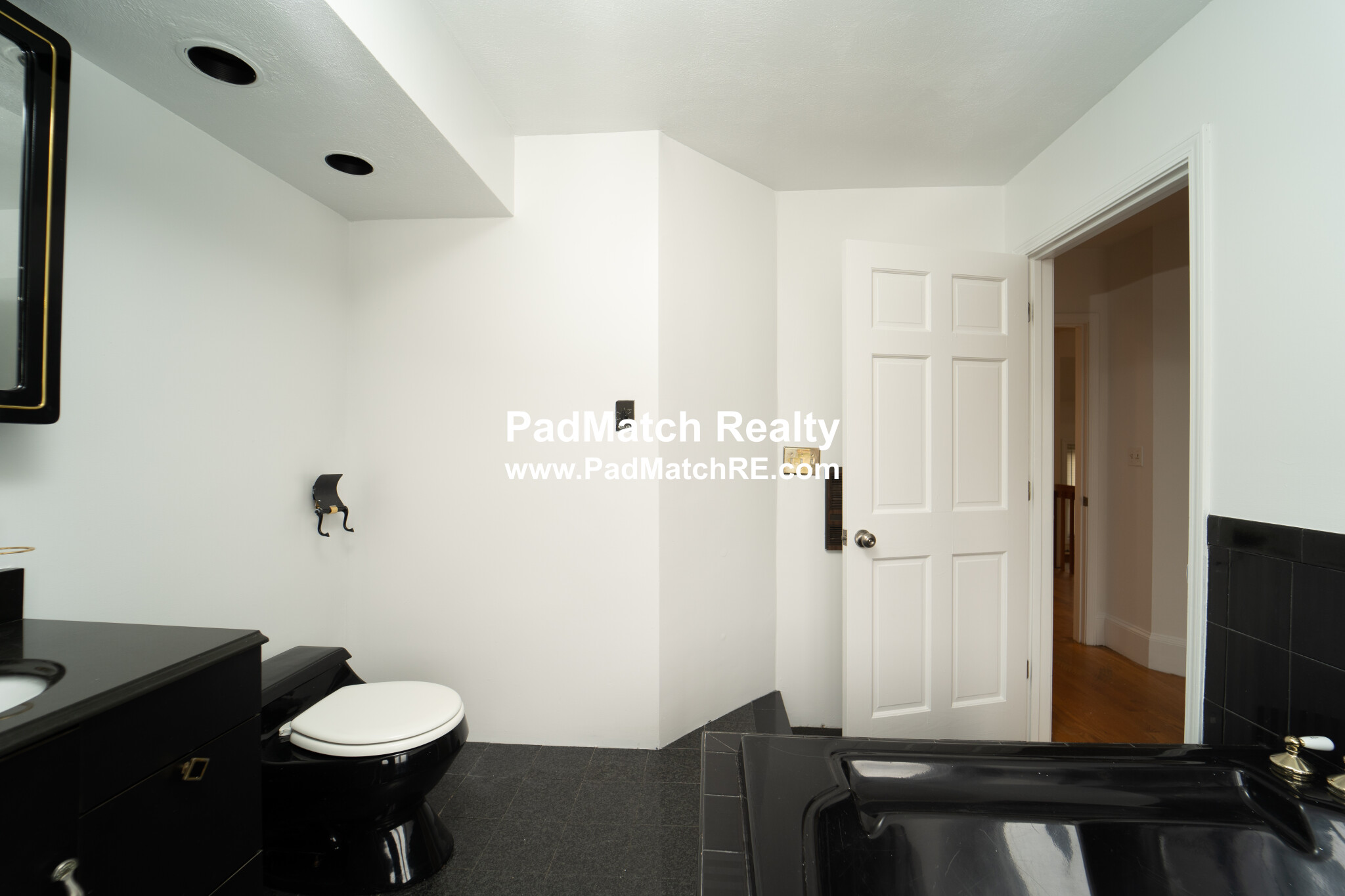 6 Bowdoin Park, Dorchester