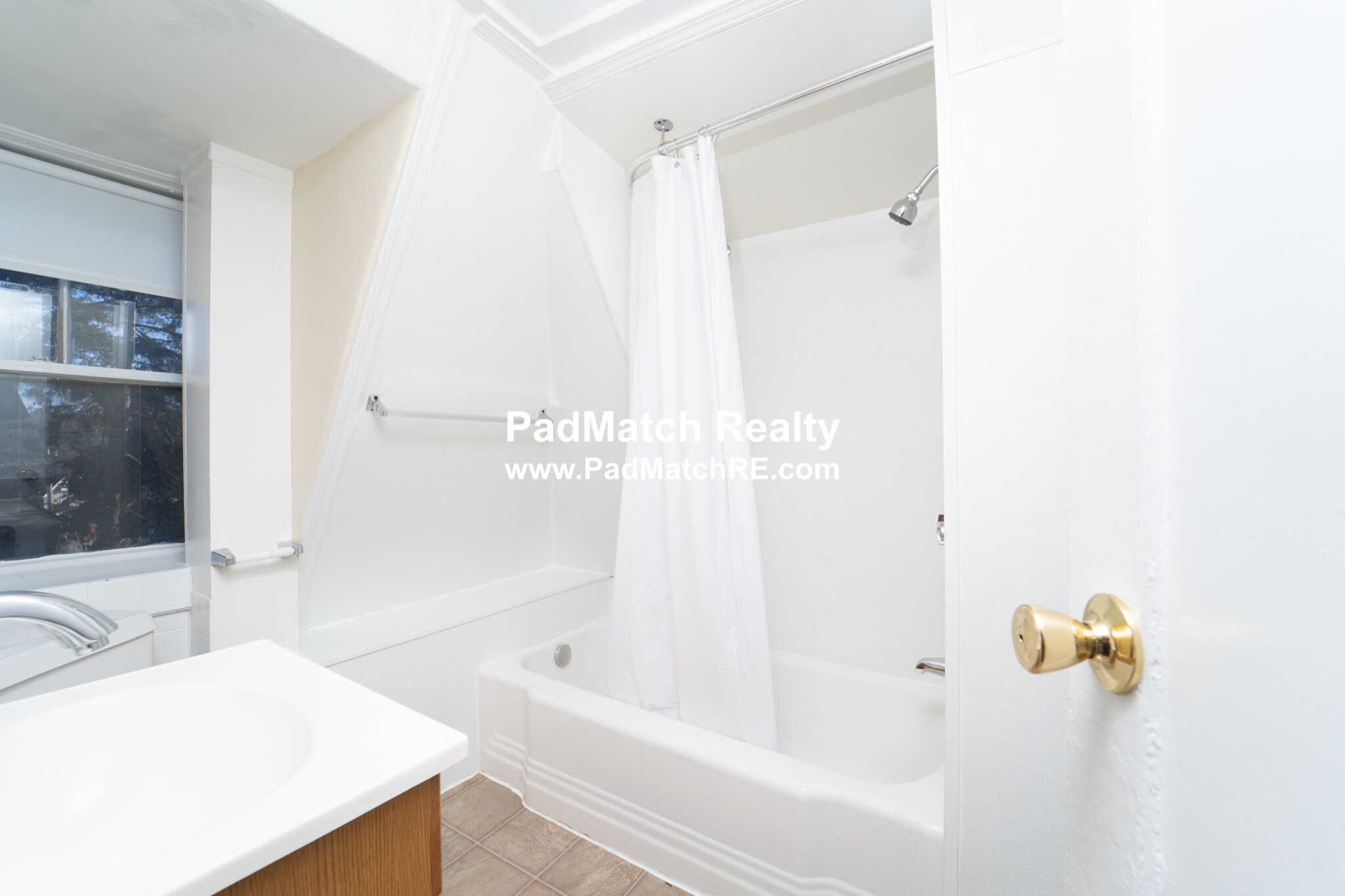 1 bed, 1 bath apartment for rent at 62 Maple St Unit 3, Hyde Park — photo 12 of 16
