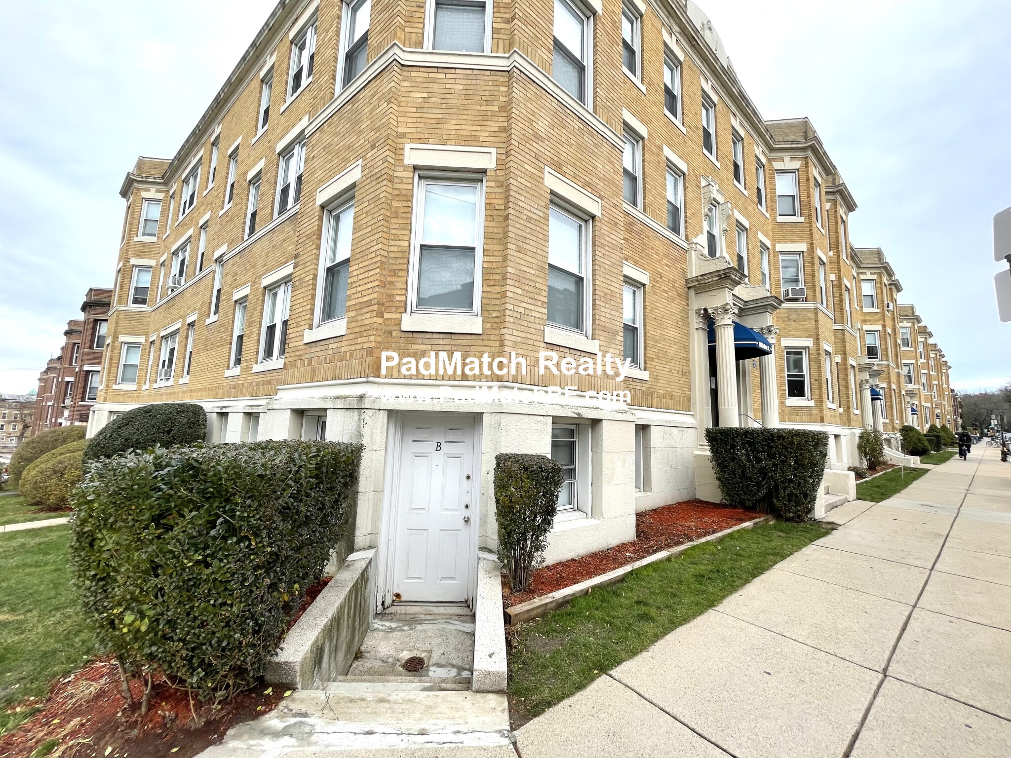 1 bed, 1 bath apartment for rent at 220 Kelton St Unit B, Allston — photo 1 of 11