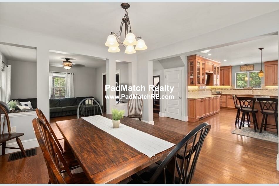 4 bed, 4+ bath apartment for rent at 2054 Beacon St Unit HOUSE, Newton — photo 1 of 8