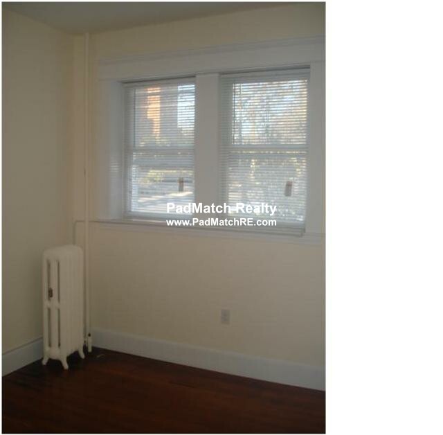 316 Saint Paul St, Longwood