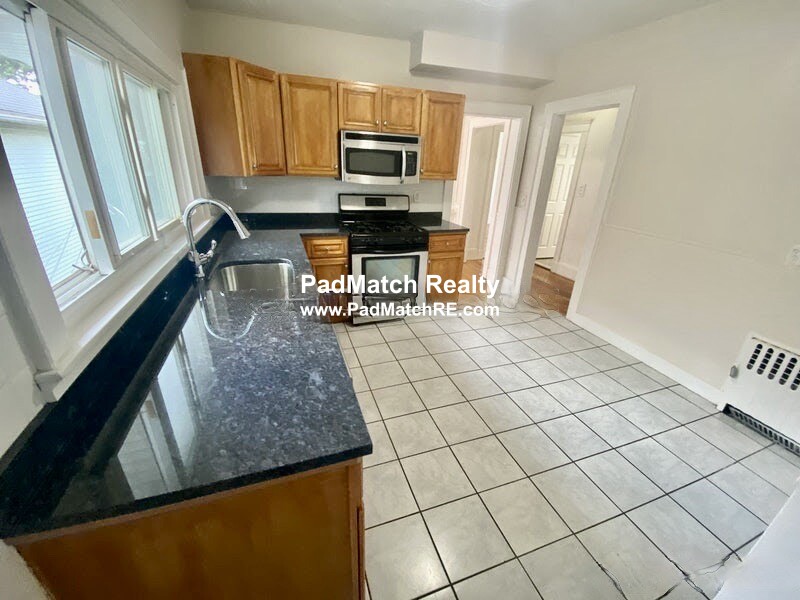 Photo 5 of 15-17 Boulevard Ter. Unit 17