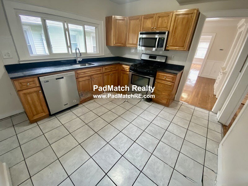 Photo 4 of 15-17 Boulevard Ter. Unit 17