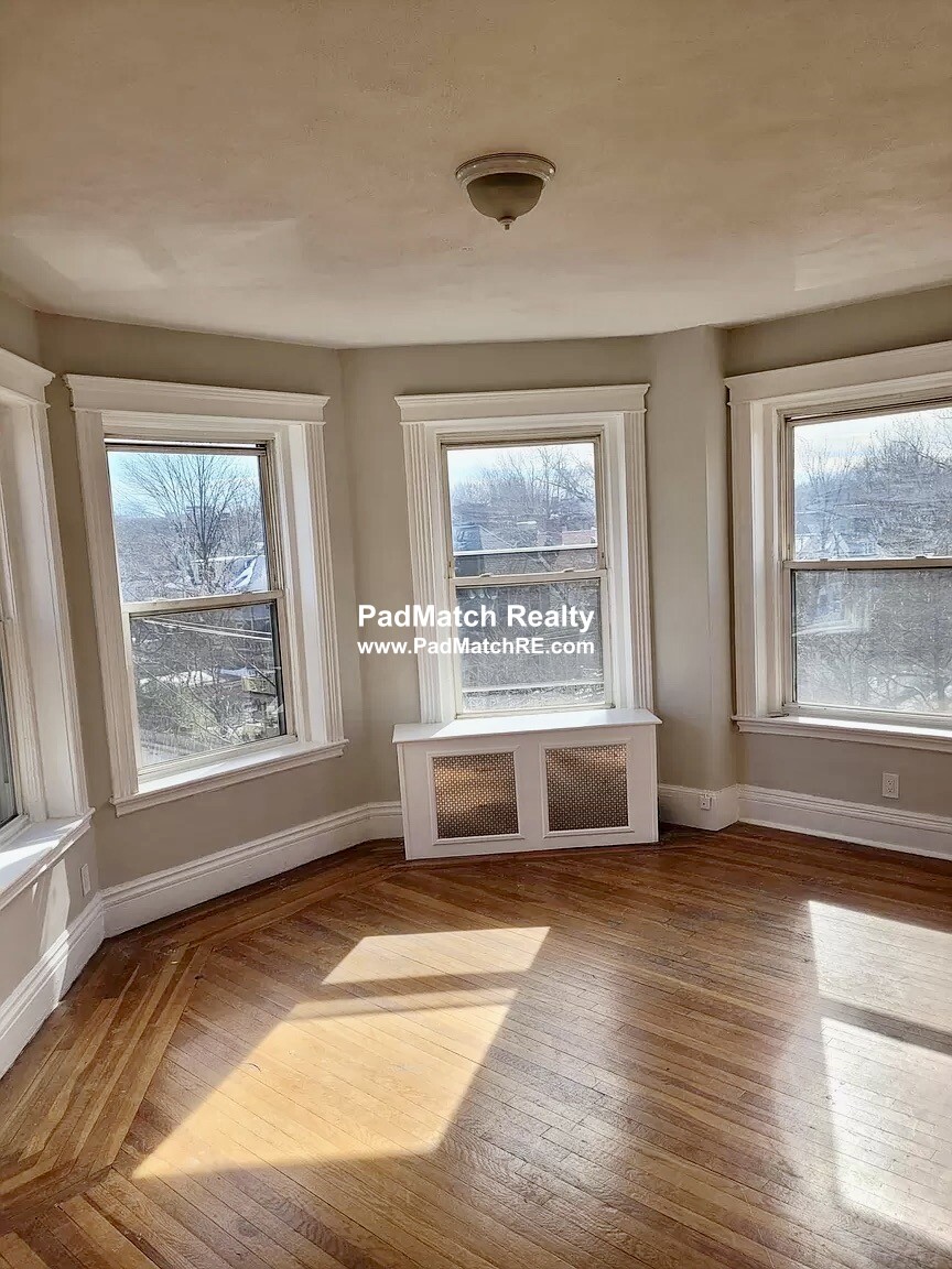 1082 Commonwealth Ave, Allston