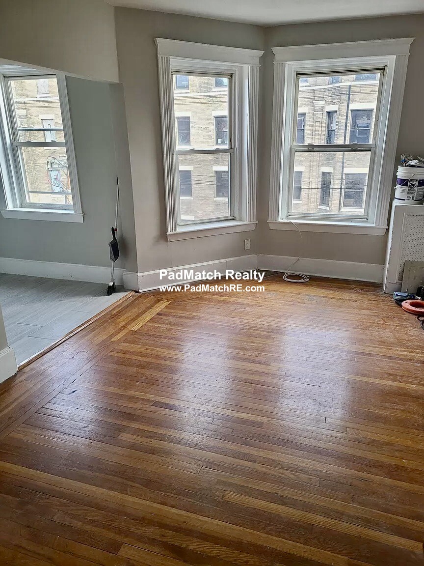 1082 Commonwealth Ave, Allston