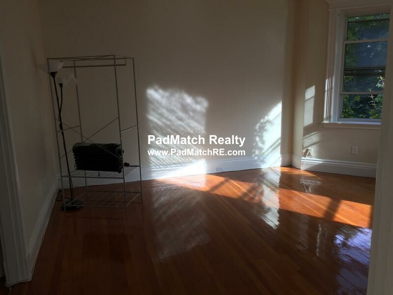 18 Euston St, West End