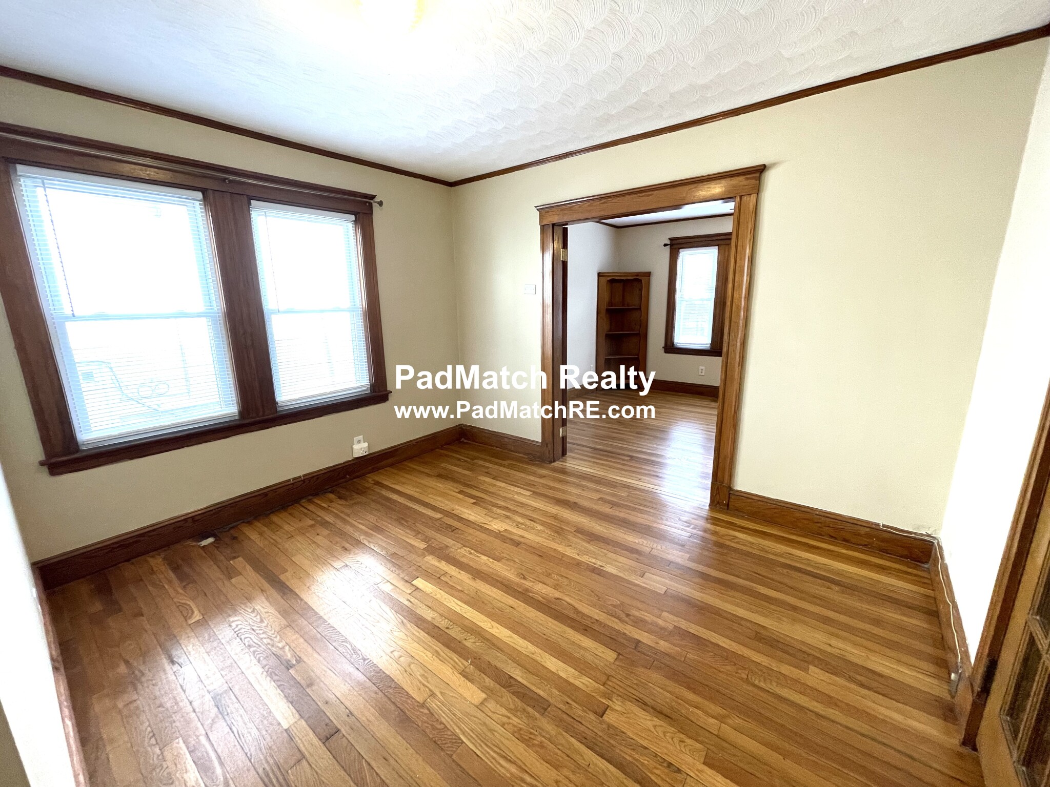 3 bed, 2 bath apartment for rent at 2319 Centre St Unit 1B, West Roxbury — photo 4 of 32