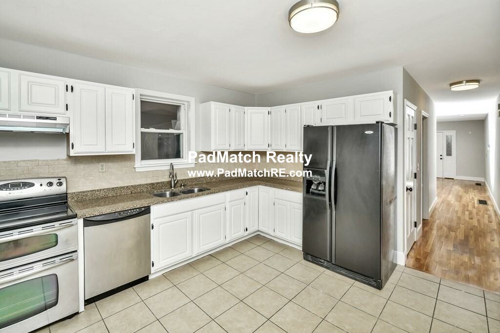 3 bed, 1 bath apartment for rent at 9 Whitman St Unit 1, Dorchester — photo 3 of 7