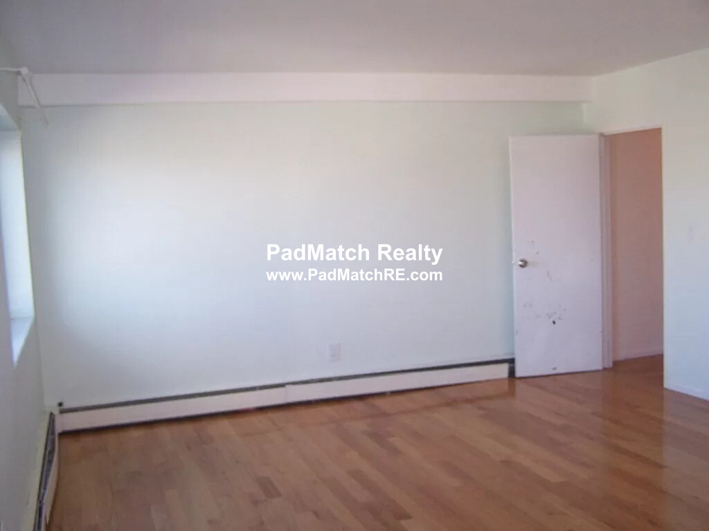 2 bed, 1 bath apartment for rent at 32 Whites Ave Unit 8806, Watertown — photo 6 of 16