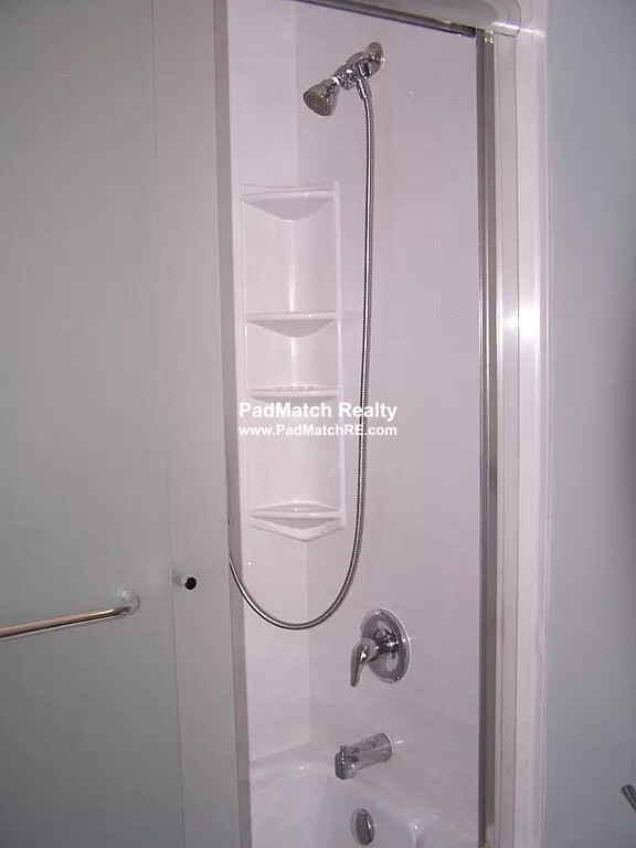 2 bed, 1 bath apartment for rent at 32 Whites Ave Unit 8806, Watertown — photo 9 of 16