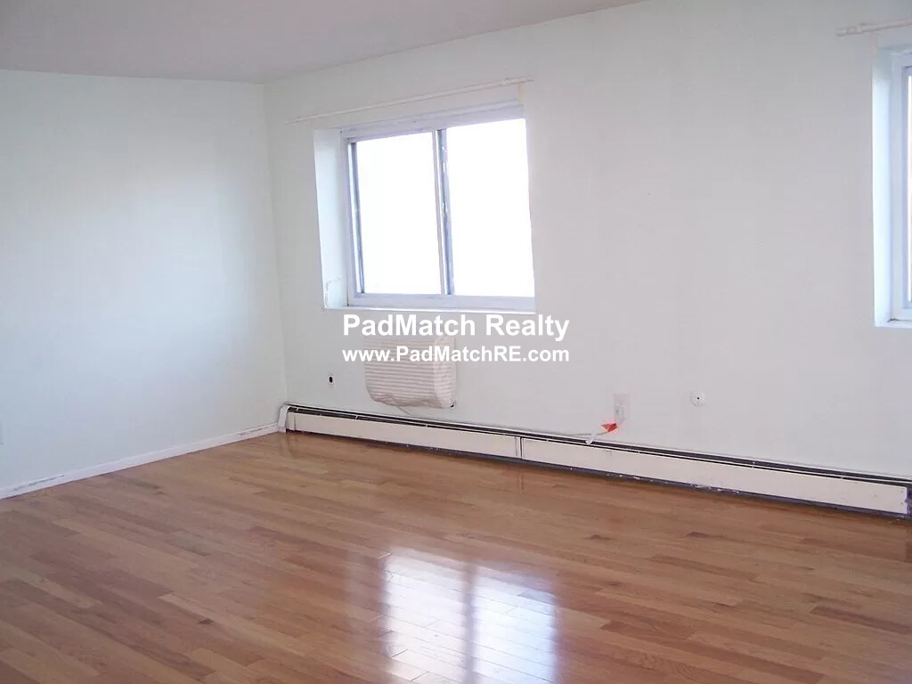 2 bed, 1 bath apartment for rent at 32 Whites Ave Unit 8806, Watertown — photo 8 of 16