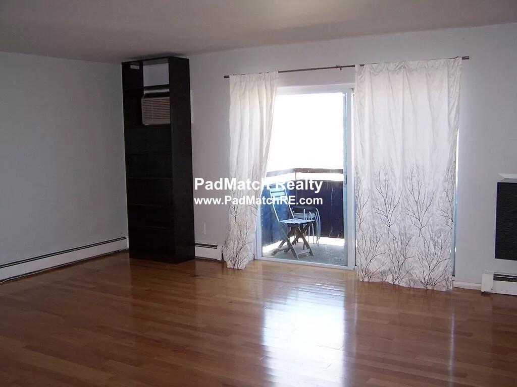 2 bed, 1 bath apartment for rent at 32 Whites Ave Unit 8806, Watertown
