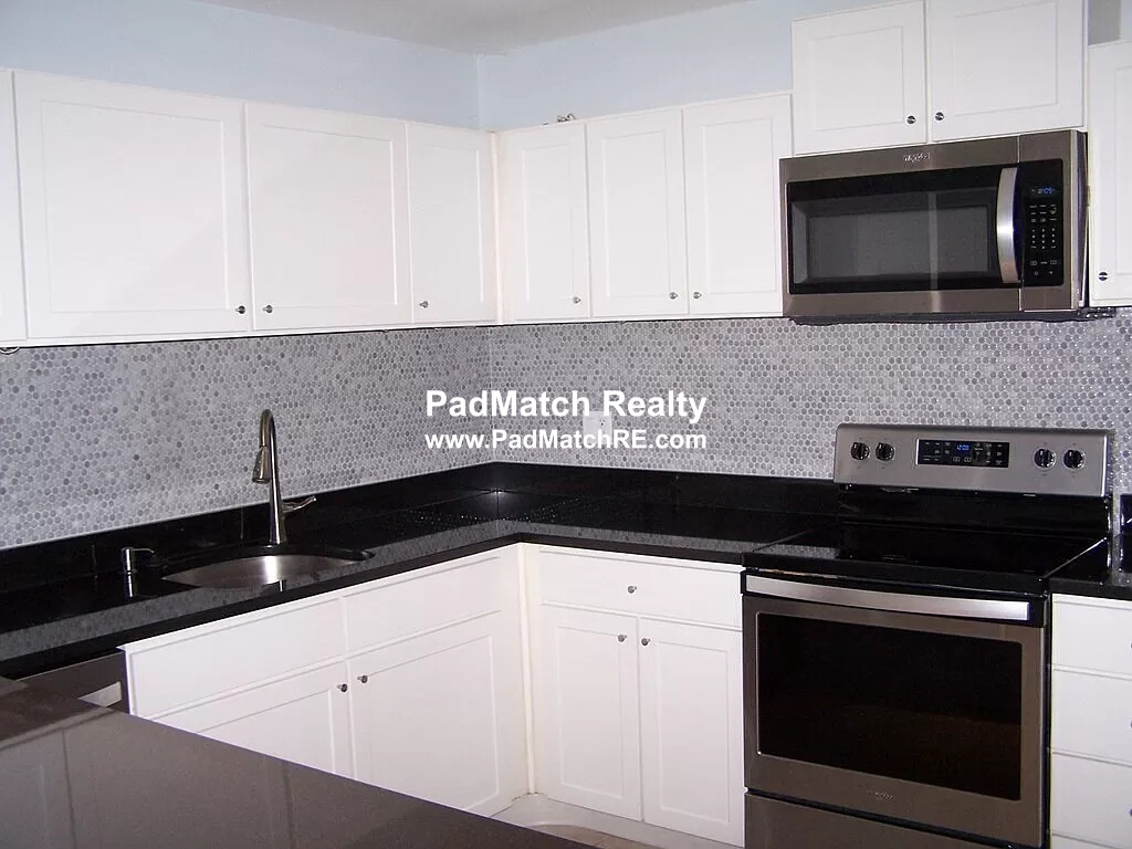 2 bed, 1 bath apartment for rent at 32 Whites Ave Unit 8806, Watertown — photo 5 of 16