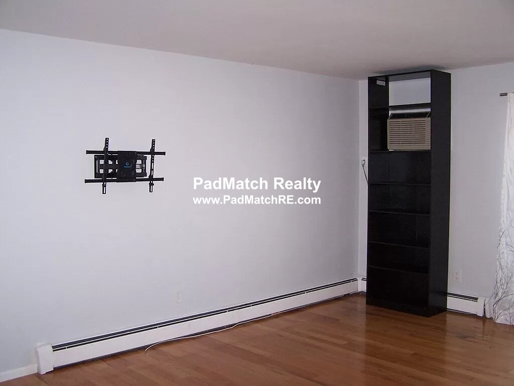 2 bed, 1 bath apartment for rent at 32 Whites Ave Unit 8806, Watertown — photo 3 of 16
