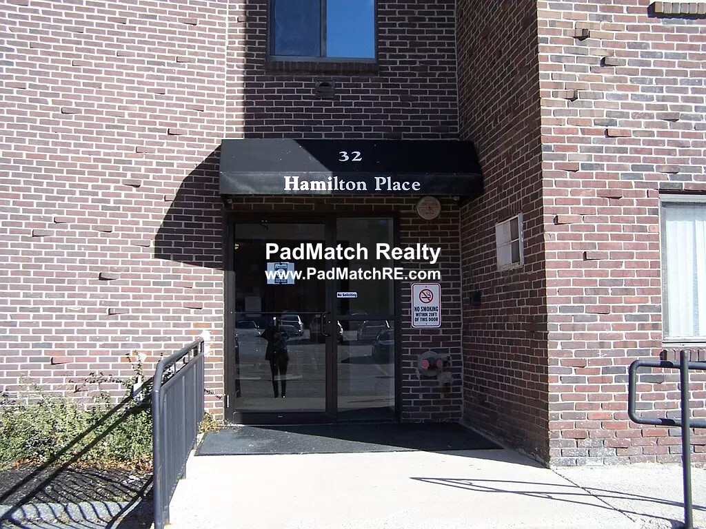 2 bed, 1 bath apartment for rent at 32 Whites Ave Unit 8806, Watertown — photo 10 of 16