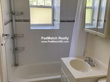 24 Fairbanks St, Washington Square