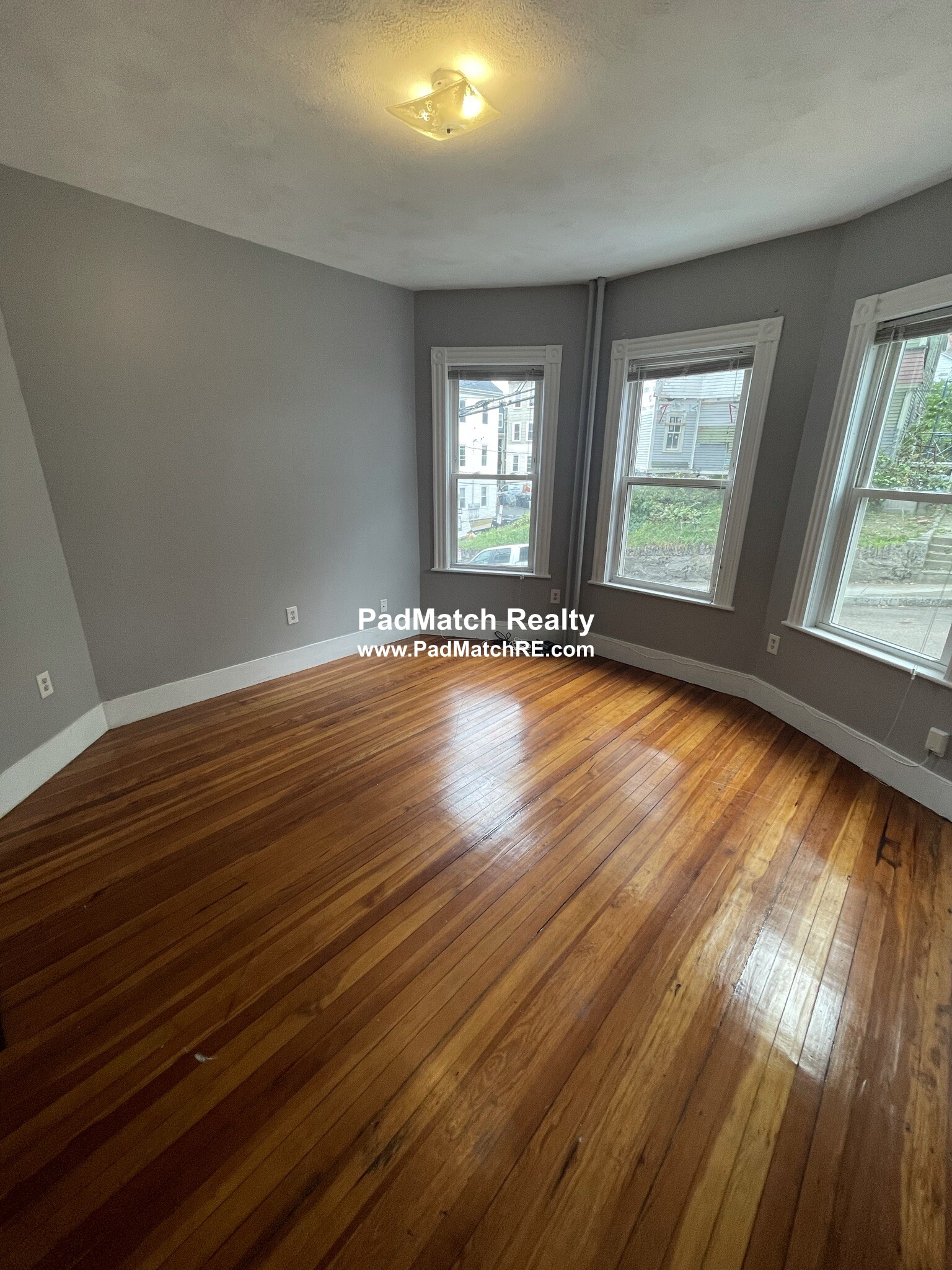 11 Sunset St, Mission Hill