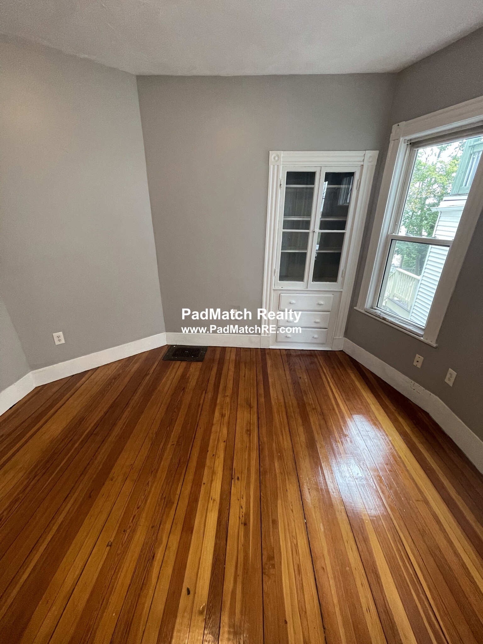 11 Sunset St, Mission Hill