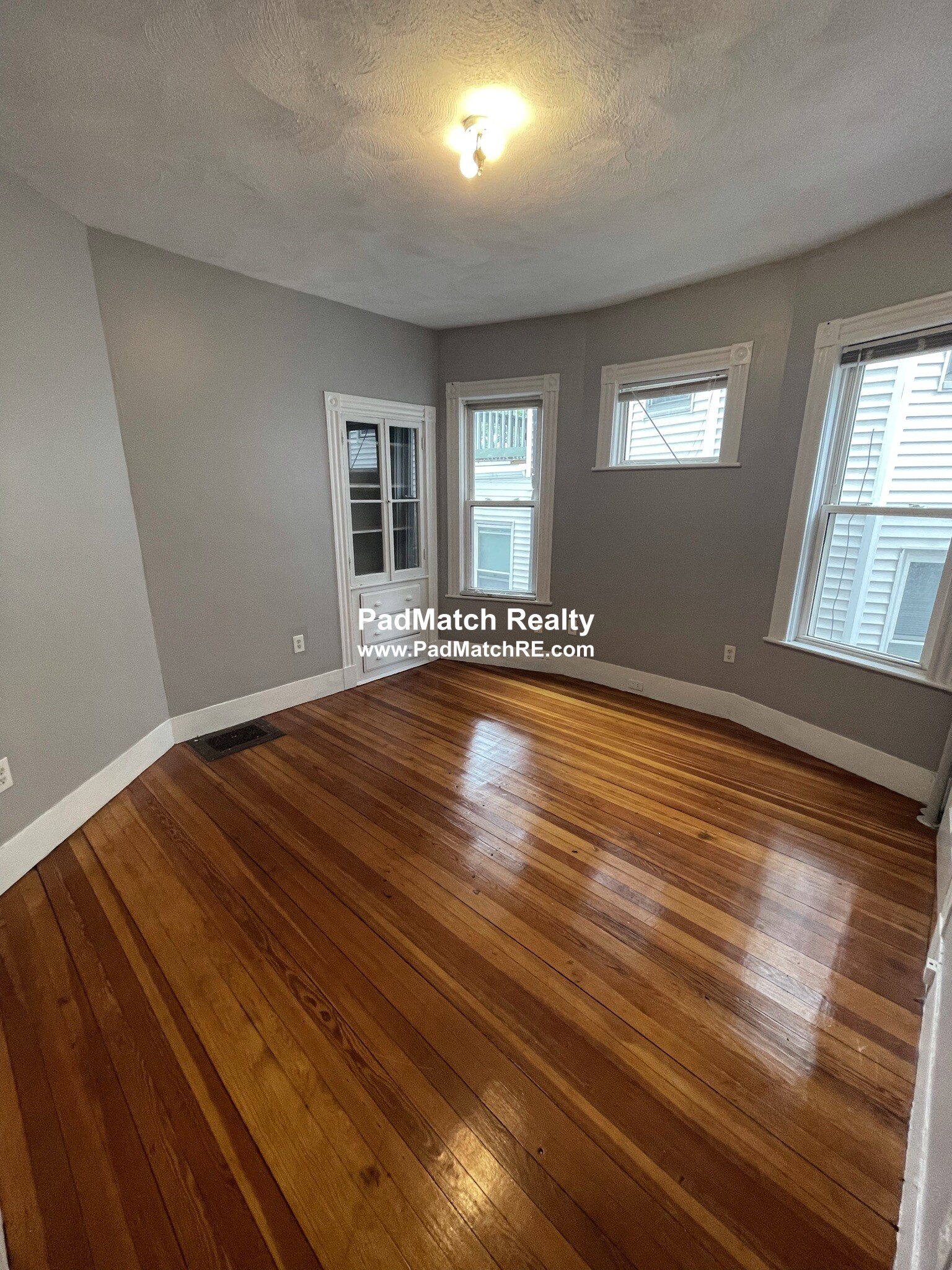 11 Sunset St, Mission Hill