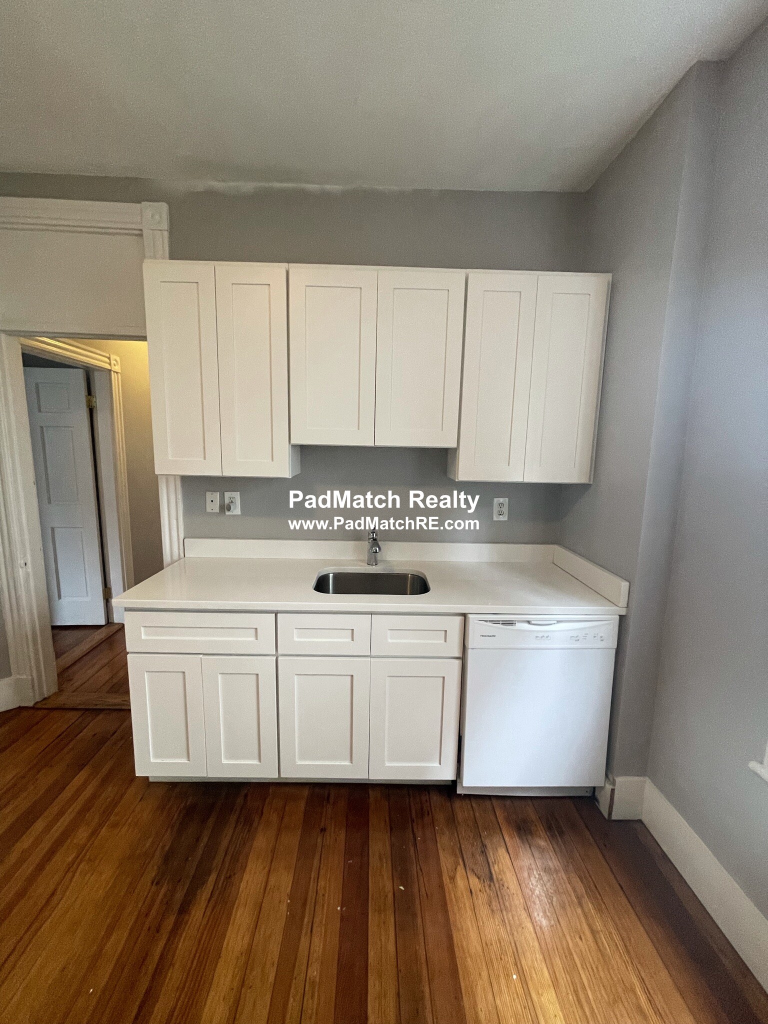 11 Sunset St, Mission Hill