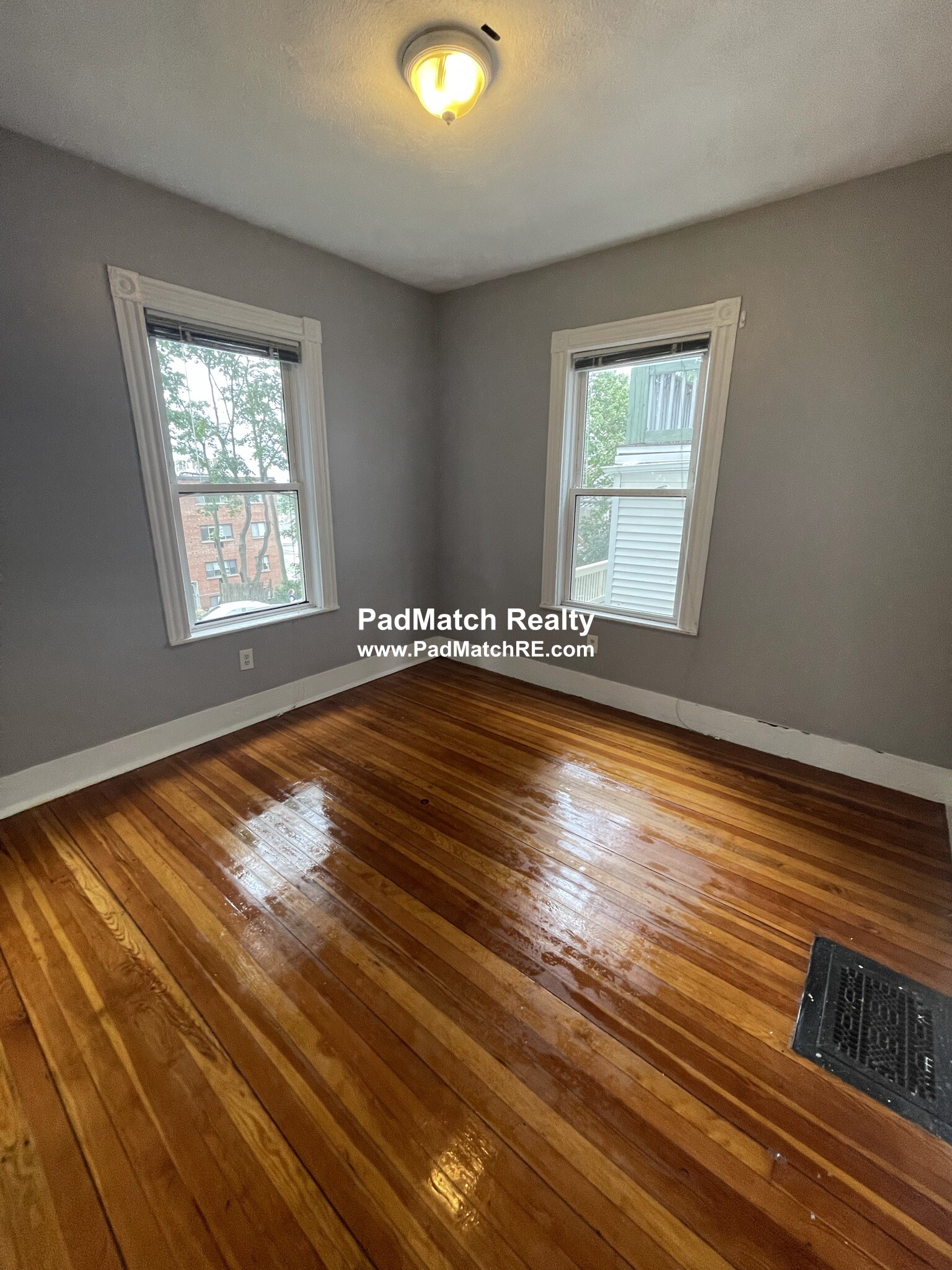 11 Sunset St, Mission Hill