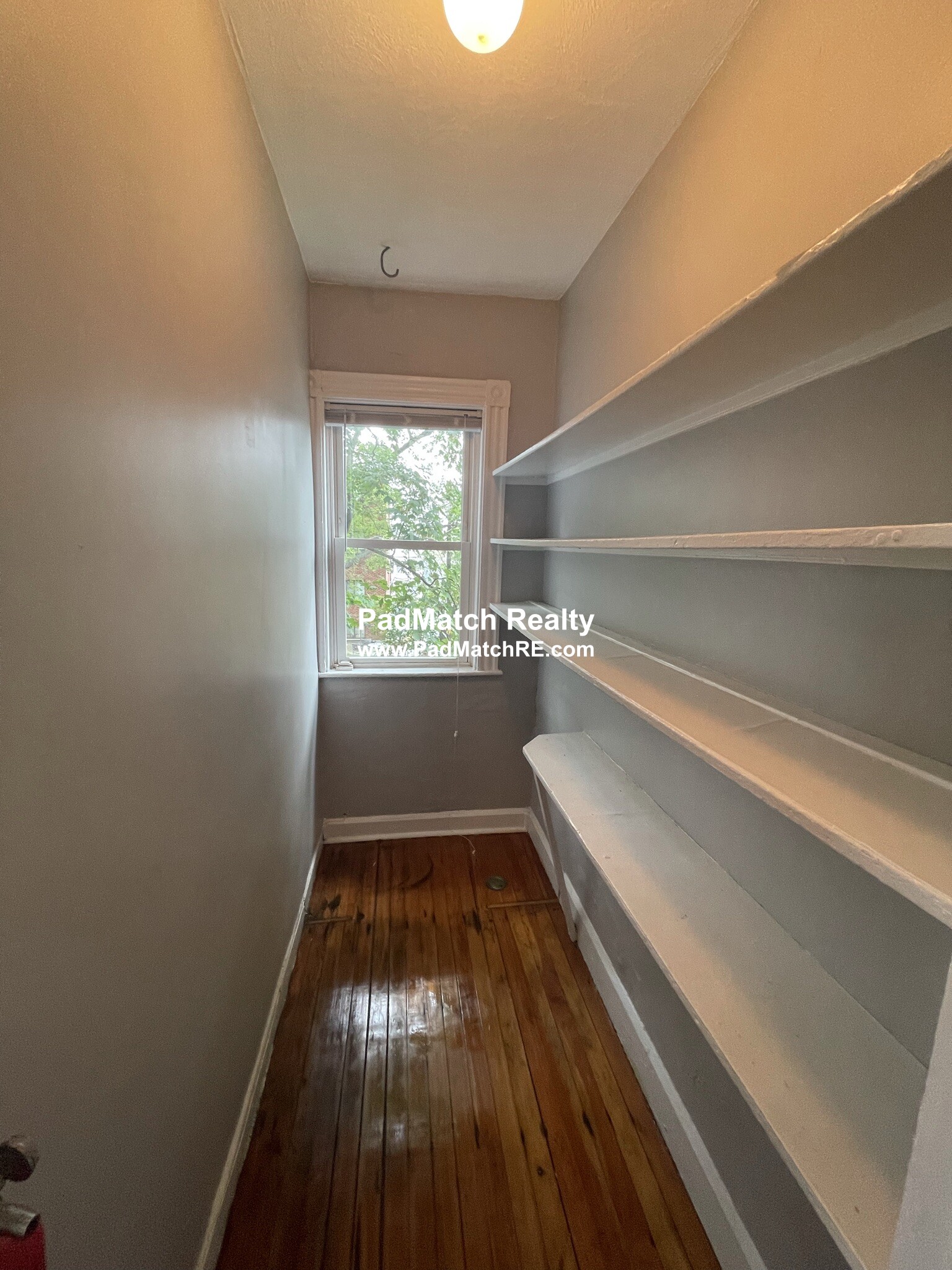 11 Sunset St, Mission Hill