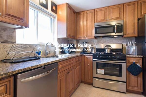 35 Oxford Cir, Cushing Square