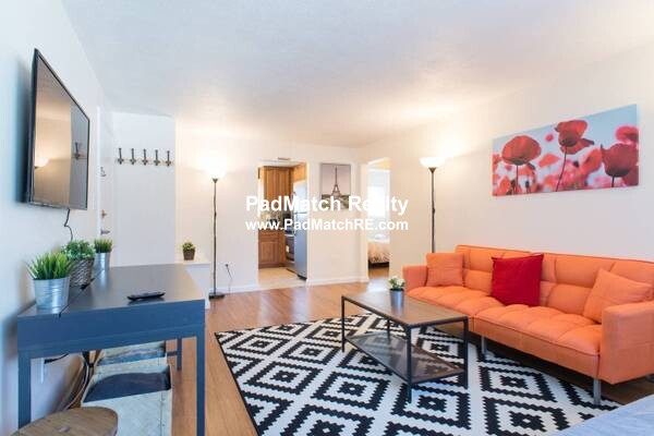 35 Oxford Cir, Cushing Square