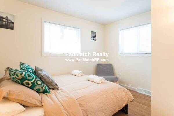 35 Oxford Cir, Cushing Square