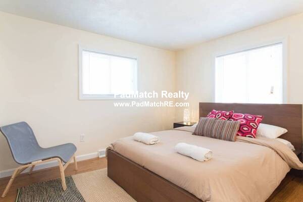 35 Oxford Cir, Cushing Square