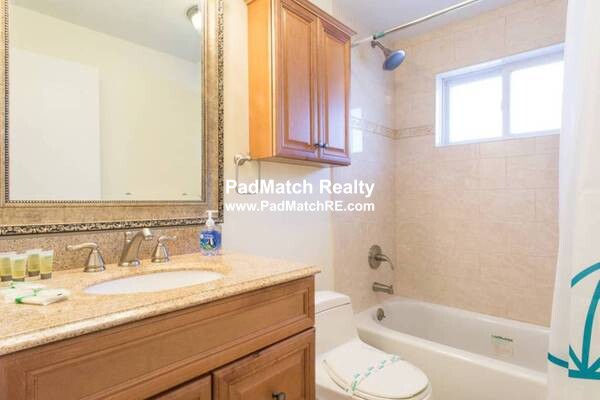 35 Oxford Cir, Cushing Square