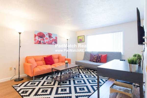 35 Oxford Cir, Cushing Square