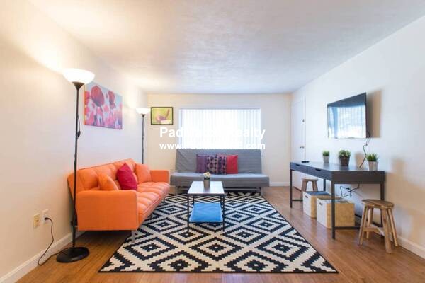 35 Oxford Cir, Cushing Square